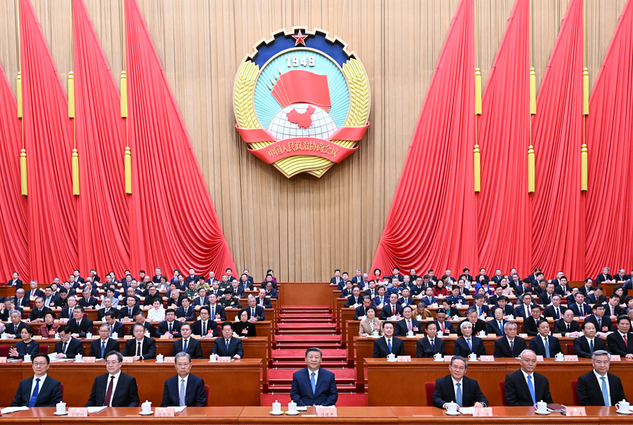 3月4日下午，中国人民政治协商会议第十四届全国委员会第三次会议在北京人民大会堂开幕。这是习近平、李强、赵乐际、蔡奇、丁薛祥、李希、韩正在主席台就座。 新华社记者 谢环驰 摄